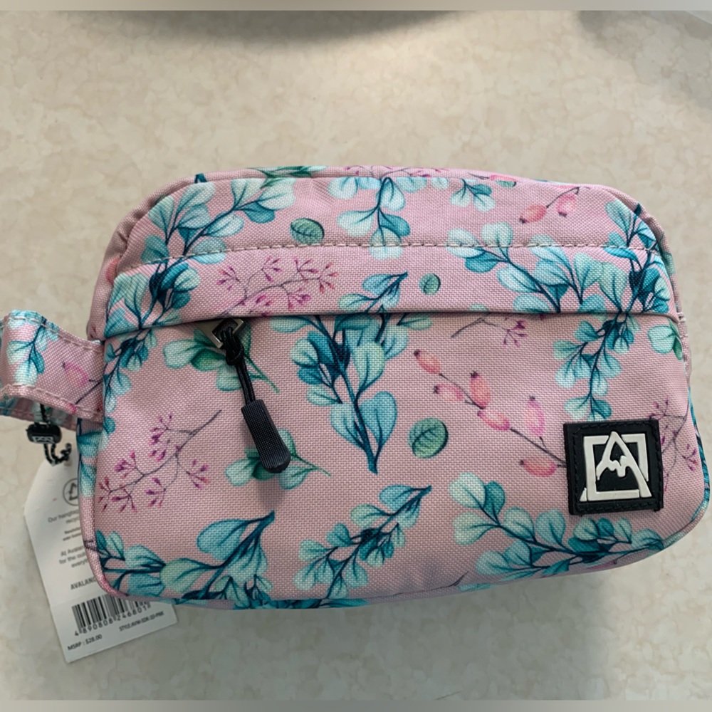 NEW AVALANCHE WEAR TOILETRY BAG PINK